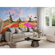 Fotobehang met een Hollands landschap vol bloeiende tulpen in een stijlvolle woonkamer.