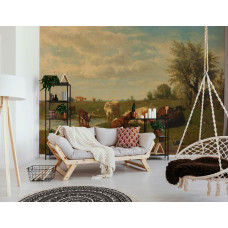 Een woonkamer met fotobehang met een schilderachtig landschap van koeien grazend in een weide, geïnspireerd op het schilderij van Gerard Bilders uit 1860-1865.