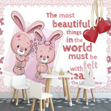 Een fotobehang met konijntjes, harten en een spreuk voor kinderen in de babykamer en kinderkamer.