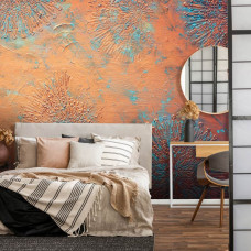 Een fotobehang met koperpatina bloemenwand kunst op vliesbehang voor in de slaapkamer met airtex.