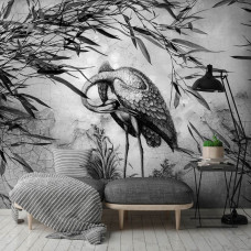 Een fotobehang met een kraanvogel in zwart-wit, ideaal voor een rustige huiskamer.