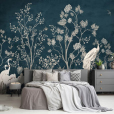 Een fotobehang van kraanvogels bij de bomen, kunstwerk voor de slaapkamer met een rustige uitstraling.