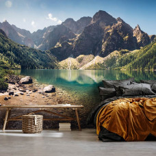 Fotobehang van een kristalhelder bergmeer in de natuur, ideaal voor de woonkamer met een kalmerend en natuurlijk effect.