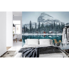 Een natuurgetrouw fotobehang van een meerlandschap in Canada, ideaal voor een slaapkamer.