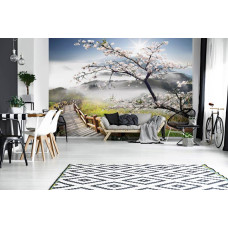 Een fotobehang van een lente landschap met bergen en bomen te zien in de woonkamer.