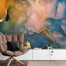 Een fotobehang met abstracte bliksem en marmer in een woonkamer.