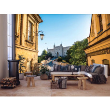 Een fotobehang van de stad Lublin met een straatbeeld en monument in een diepte-effect, geschikt voor de woonkamer.