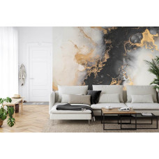 Een fotobehang met luxe gouden marmer en een natuurstenen uitstraling in een woonkamer.