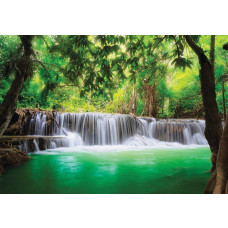 Magische waterval in een jungle, fotobehang met groen bos.