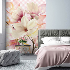 Een fotobehang met roze magnoliabloemen, dat een serene uitstraling geeft aan een slaapkamer.