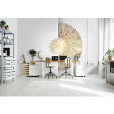 Een fotobehang met een gouden mandala in een abstract kunstontwerp voor een modern kantoor.