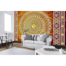 Een fotobehang met een rode mandala in een Indiaas patroon met abstracte details, ideaal voor een kunstzinnige ruimte.