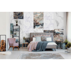 Een elegant vliesbehang met marmer-mozaļektegels in een industrieel design, ideaal voor een slaapkamer.