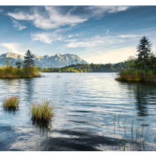 Meer Barmsee fotobehang, met een prachtig uitzicht over de Alpen en een meer.