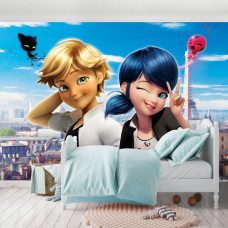Een fotobehang met Miraculous-figuren Lady Bug en Cat Noir voor de kinderkamer.