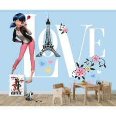 Een fotobehang met Marinette als Lady Bug voor de kinderkamer.