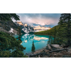 Moraine Lake Banff Nationalpark landschap fotobehang, met een helderblauw meer.