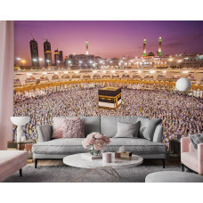 Een fotobehang van moslimpelgrims tijdens de Tawaaf rond de Kaäba in een woonkamer.