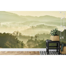 Een nevelig fotobehang dat sereniteit uitstraalt met een mistig woud en bergen, perfect voor een keuken.
