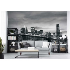 Een fotobehang van de iconische brug van New York in een urban stijl, voor een moderne en stoere uitstraling. Deze print past perfect in de woonkamer voor een stedelijke en robuuste sfeer.