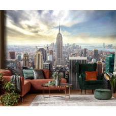 Een fotobehang met de iconische skyline van New York in een huiskamer.