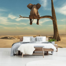Een fotobehang met een olifant bij een eenzame boom in een woestijnlandschap, perfect voor een rustige slaapkamer.