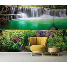 Een vliesbehang met een combinatie van onderwaterwereld en waterval, ideaal voor een woonkamer.