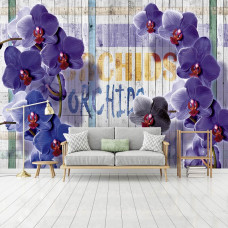 Een fotobehang met orchideeėn op een houten muur, geschikt voor de woonkamer.