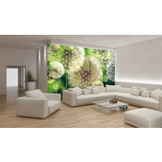 Een fotobehang met groene paardenbloemen in een abstracte stijl, geplaatst in een rustige slaapkamer.