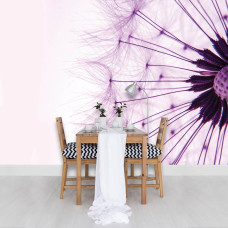 Een fotobehang met een vrolijke opstelling van roze bloemen, ideaal voor de woonkamer.