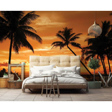 Een fotobehang van palmbomen bij een kleurrijke zonsondergang in de slaapkamer.