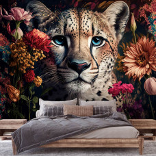 Een fotobehang met wilde dieren en bloemen in een exotische setting, geschikt voor een slaapkamer.