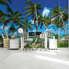 Een fotobehang van paradijselijke palmbomen op een tropisch strand in een modern kantoor.