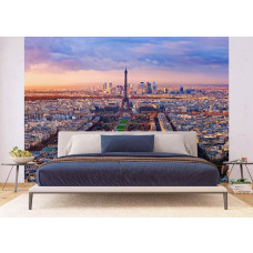 Een moderne slaapkamer met een fotobehang van een zonsondergang in Parijs met de Eiffeltoren.