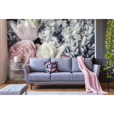 Een romantisch fotobehang van pastel bloemen zoals rozen, pioenrozen en tulpen te zien in de woonkamer.