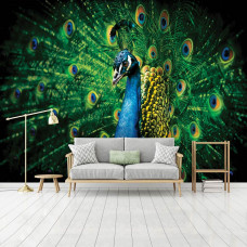 Een fotobehang van een groene pauw in vliesbehangstijl voor een woonkamer.