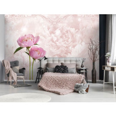 Een fotobehang met een roze pioenroos en rozen, ideaal voor een serene slaapkamer.