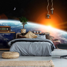 Een fotobehang met een galactisch uitzicht op de planeet Aarde, ideaal voor een slaapkamer.