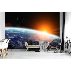 Een fotobehang met een uitzicht op de Aarde en sterren vanuit de kosmos, speciaal ontworpen voor een woonkamer.