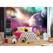 Een fotobehang met een ruimtelijk ontwerp met sterren en planeten, geschikt voor een slaapkamer.