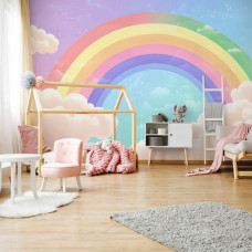 Fotobehang met een lieve regenboog en pastelkleurige wolken in een sfeervolle meisjeskamer.