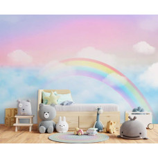 Fotobehang met een kleurrijke regenboog en zachte wolken in pastelkleuren. Dit fotobehang creëert een kalme en sfeervolle ambiance in een kinderkamer.