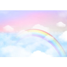 Fotobehang met een dromerige regenboog en zachte wolken in pastelkleuren op een roze achtergrond.