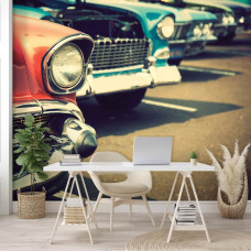 Een fotobehang van retro auto’s voor een kantoor met vliesbehang.