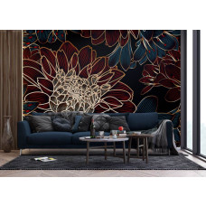 Een fotobehang met een rijke compositie in de woonkamer, waar de imposante bloem en warme goudtinten een elegante en sfeervolle ambiance creëren.