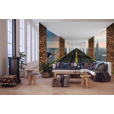 Een fotobehang van een 3D straatbeeld van New York in een moderne woonkamer.