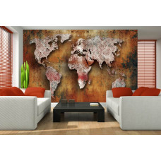 Een fotobehang van een roestige wereldkaart in industriėle stijl te zien in de huiskamer.