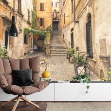 Een fotobehang met een charmante Italiaanse steeg in Rome, afgebeeld in een huiskamer.