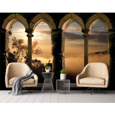 Een fotobehang met een doorkijk door Romeinse pilaren en ramen, met een landschap in de huiskamer.
