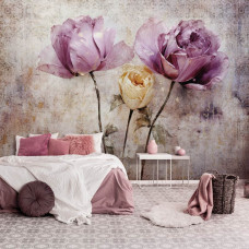 Een fotobehang van rozen in kunststijl met bloemen en beton in de slaapkamer.